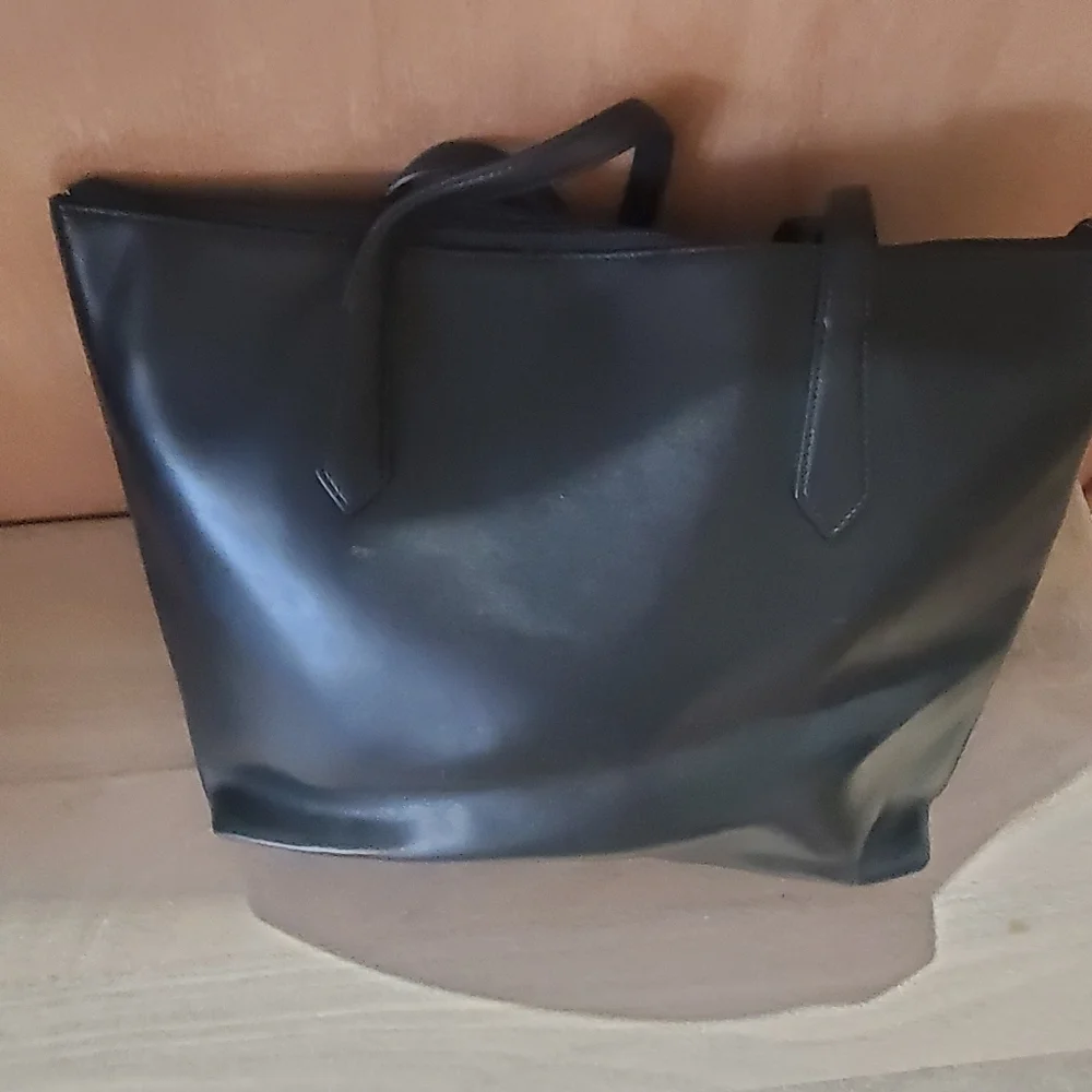KATE SPADE NEW YORK CASSY BLACK TOTE. SMOOTH PVC